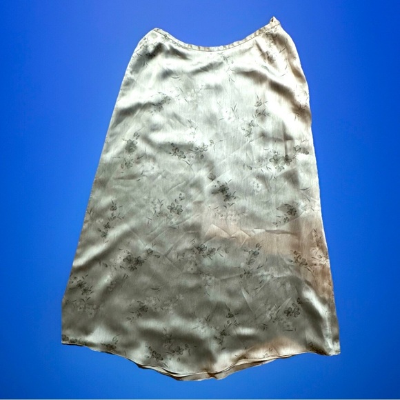 Elegant and Classy Rena Rowan size 12 silver floral skirt soft Long maxi Length - Picture 3 of 5